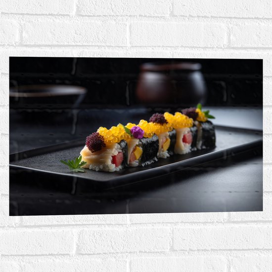 Muursticker - Sushi Rol op Zwart Stenen Plateau - 60x40 cm Foto op Muursticker