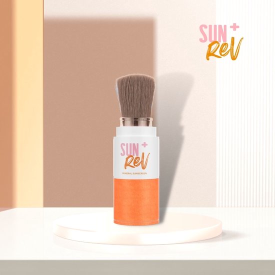 SUN+Rev minerale zonnebrand poeder brush SPF30 op een display.