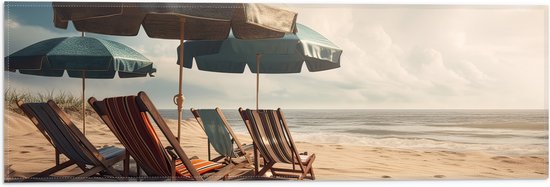 Vlag - Strandstoelen en Parasols op het Strand op Bewolkte Dag - 60x20 cm Foto op Polyester Vlag