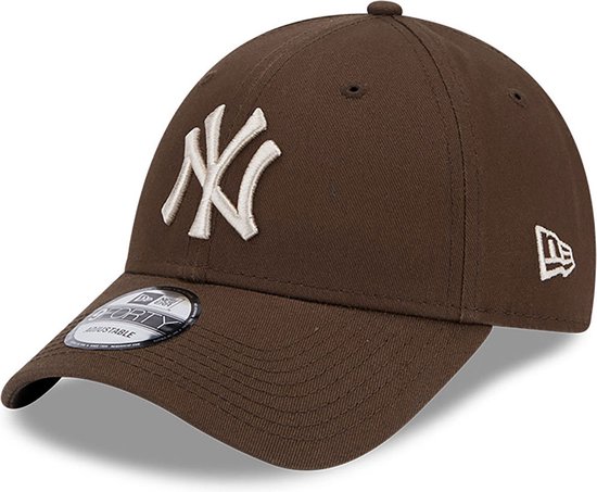 New York Yankees League Essential Brown 9FORTY Adjustable Cap