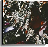 Canvas - Rij Koplampen van Motoren in Winkel - 60x60 cm Foto op Canvas Schilderij (Wanddecoratie op Canvas)