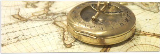 Acrylglas - Gouden Kompas op Wereldkaart - 90x30 cm Foto op Acrylglas (Met Ophangsysteem)