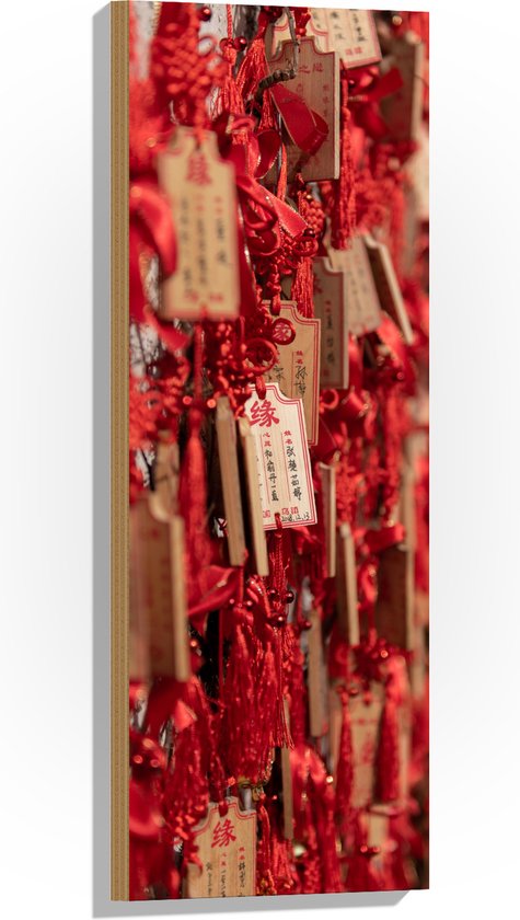 Hout - Rode Sleutelhangers met Chinese Tekens aan een Muur - 30x90 cm - 9 mm dik - Foto op Hout (Met Ophangsysteem)