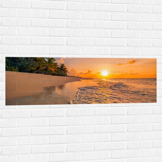 Muursticker - Laagstaande Zon boven de Zee bij Onbewoond Eiland - 120x40 cm Foto op Muursticker