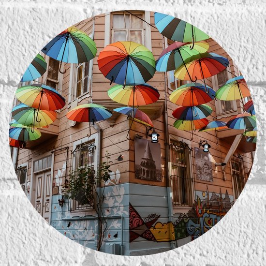 Muursticker Cirkel - Plafond van Kleurrijke Paraplu's in Dorpssystraat - 20x20 cm Foto op Muursticker
