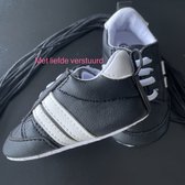 Babyschoen / Sneaker Zwart met twee strepen wit 0 - 6 maanden