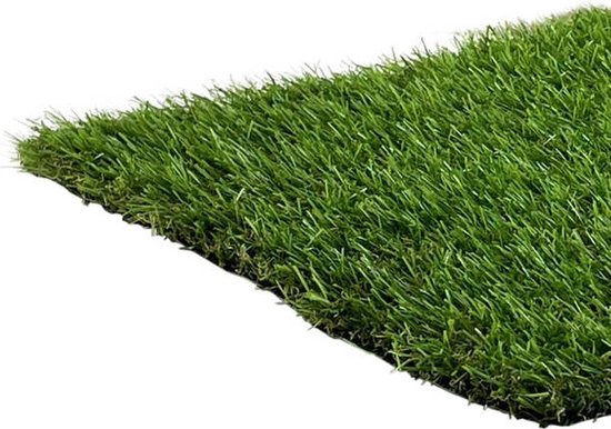 Gros plan détaillé d'un bord de gazon artificiel avec des brins verts nets.
