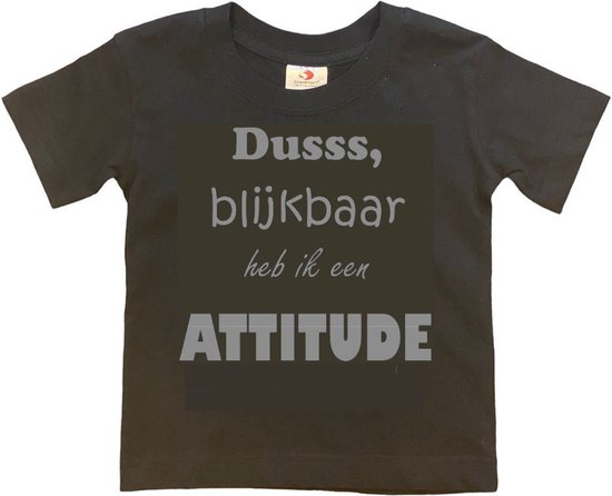 T-shirt Kinderen "Dusss, blijkbaar heb ik een ATTITUDE" | korte mouw | Zwart/grijs | maat 98/104