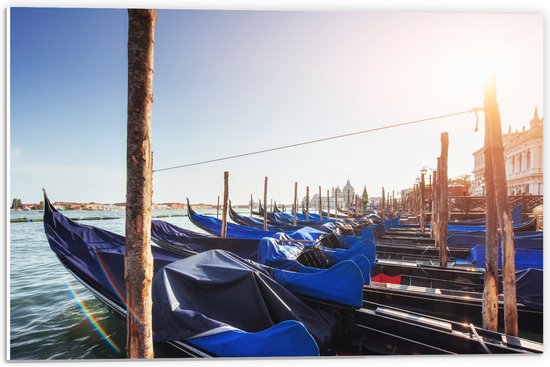 PVC Schuimplaat- Blauwe Gondels op de Zee bij Venetië op Zonnige Dag - 60x40 cm Foto op PVC Schuimplaat