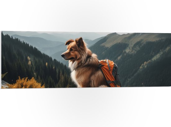 PVC Schuimplaat - Reizende Hond met Rugzak op Top van de Berg - 120x40 cm Foto op PVC Schuimplaat (Met Ophangsysteem)