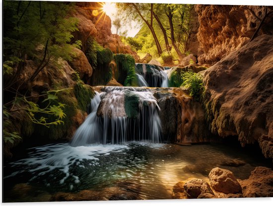 Dibond - Kleine Watervallen bij de Rotsen in het Bos - 80x60 cm Foto op Aluminium (Wanddecoratie van metaal)