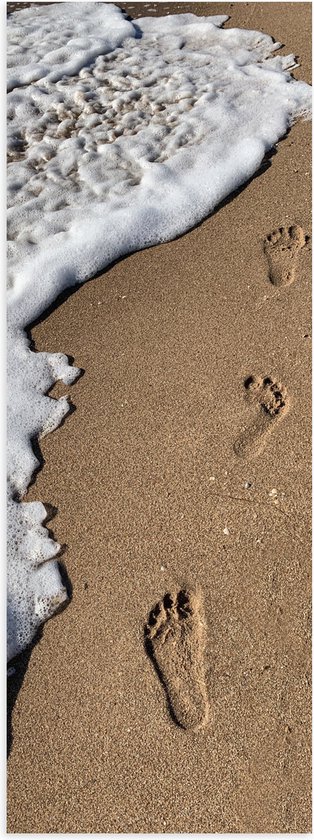 Poster (Mat) - Water - Strand - Zand - Voetstappen - 20x60 cm Foto op Posterpapier met een Matte look