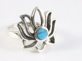 Opengewerkte zilveren lotus bloem ring met blauwe turkoois - maat 18
