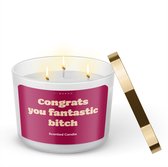 Félicitations drôles d'anniversaire de cadeau - By Maroo Amber Vanilla Bougie parfumée dans un verre avec texte - Fantastic Bitch - Cadeau d'amour femme, mère, petite amie, soeur, grand-mère, maman