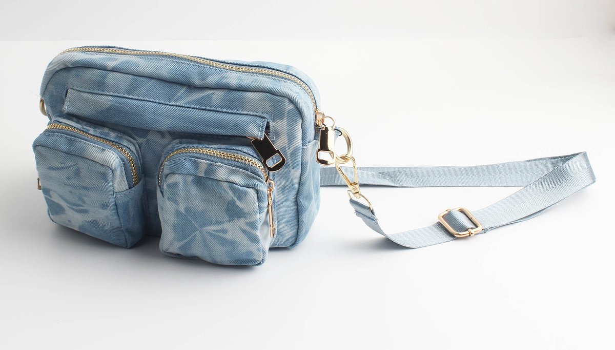 Valentina bag- Accessories Junkie Amsterdam- Dames- Crossbody tas- Recycled nylon- Veel opbergen vakken- Klein- Stijlvol- Effen- Jeans blauw