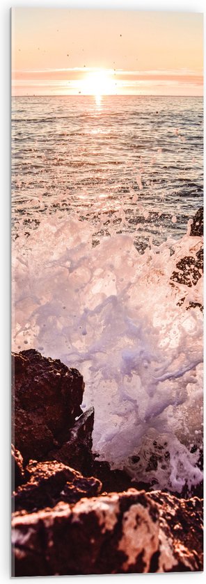Acrylglas - Zee - Stenen - Rotsen - Water - Schuim - Spetters - Zonsondergang - 30x90 cm Foto op Acrylglas (Met Ophangsysteem)