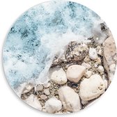 PVC Schuimplaat Muurcirkel - Zee - Strand - Stenen - Water - 50x50 cm Foto op Muurcirkel (met ophangsysteem)