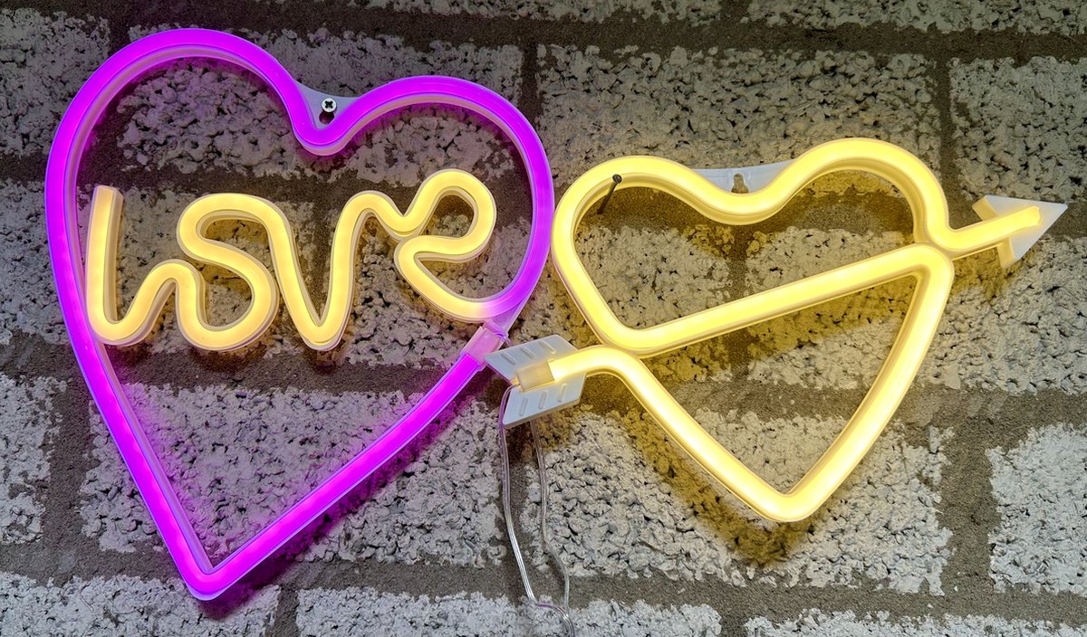 LED hart+love en hart+pijl met neonlicht - Set van 2 stuks – roze + geel en geel neon licht - Op batterijen en USB - hoogte hart+love 27 x 25.5 x 2 cm - hoogte hart+pijl 17 x 28.5 x 2 cm - Wandlamp - Sfeerlamp - Decoratieve verlichting - Woonaccess