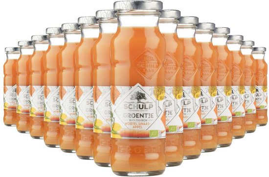 Rijen glazen flesjes met Schulp Groentje wortel-sinaasappelsap. Het sap is oranje van kleur.