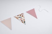 Vlaggenlijn van stof | Butterflower - 5 meter / 18 vlaggetjes - Roze, Beige, Bloemen / Vlinders (pastel kleur) driehoek vlaggetjes - Verjaardag slinger / Babykamer decoratie - Stoffen slingershandgemaakt & duurzaam