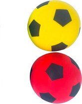 2 Foamballen Rood & Geel | 20 cm | Zachte voetballen | Softy ballen | Lichte Voetbal