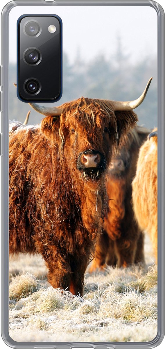 Telefoonhoesje Geschikt voor Samsung Galaxy S20 FE hoesje - Schotse Hooglanders - Sneeuw - Bos - Siliconen Telefoonhoesje Telefoonhoesje