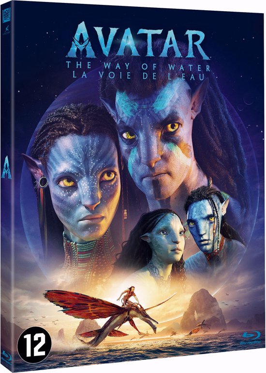 Avatar: The Way of Water Blu-ray hoes. Vier blauwe Na'vi met gele ogen. Een vrouw rijdt op een vliegend wezen.