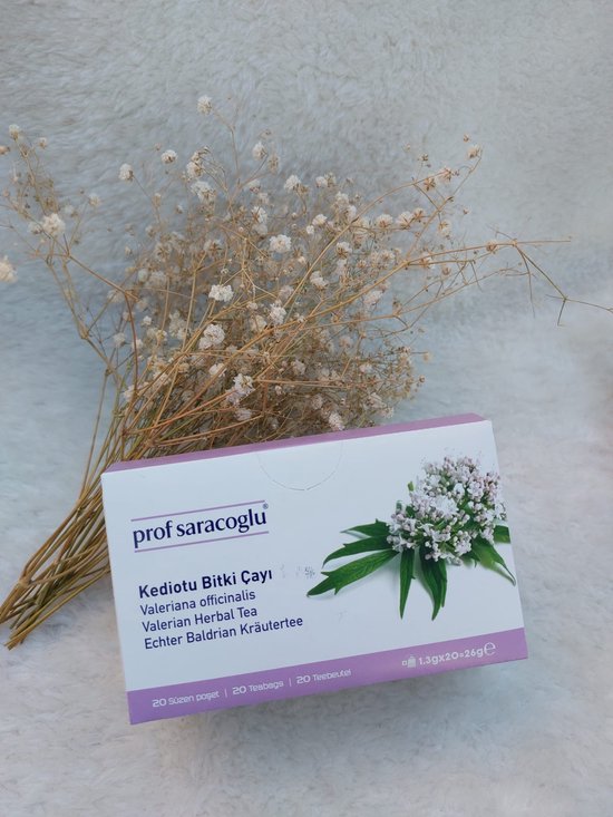 Prof Saracoglu Kediotu Bitki Çayı met valeriaanbloemen en bladeren op de verpakking.