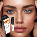 Model met heldere blauwe ogen en perfecte wenkbrauwen, met FEG wenkbrauwserum.