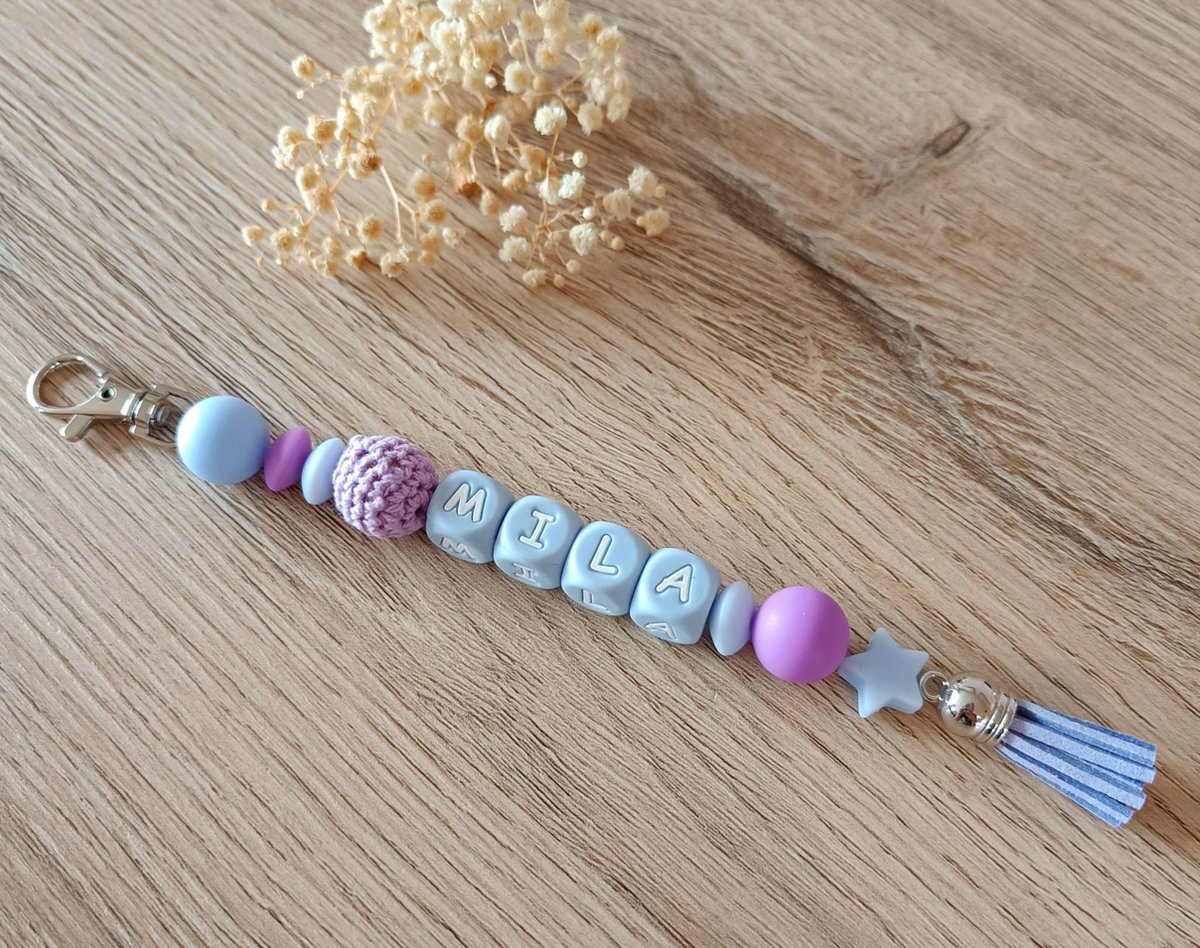 Gepersonaliseerde Sleutelhanger met Kralen - Cadeau sleutelhanger - Sleutelhanger met naam - Silliconen kralen sleutelhanger - Gepersonaliseerd cadeau - Lila Blue