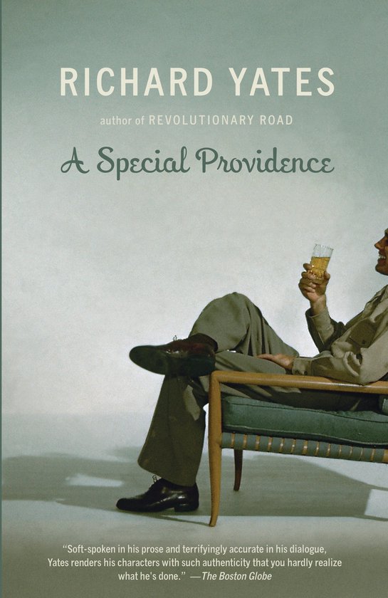 Boek "A Special Providence" van Richard Yates. Een man in een stoel met een glas.