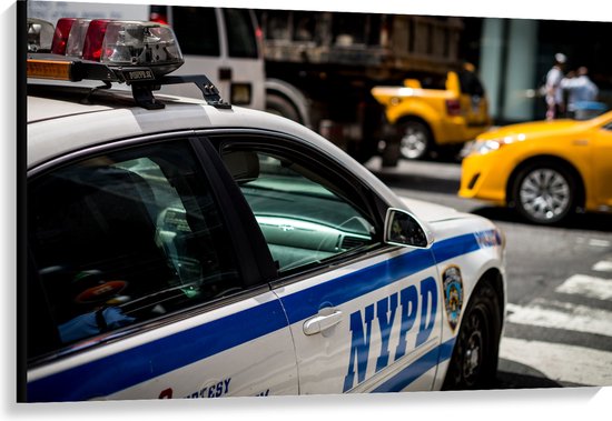 Canvas - Politie Auto rijdend door New York - 120x80 cm Foto op Canvas Schilderij (Wanddecoratie op Canvas)