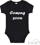 Soft Touch Romper met Tekst "Coming soon" - Zwart/wit - Zwangerschap aankondiging - Zwanger - Pregnancy announcement - Baby aankondiging - In verwachting 56/62
