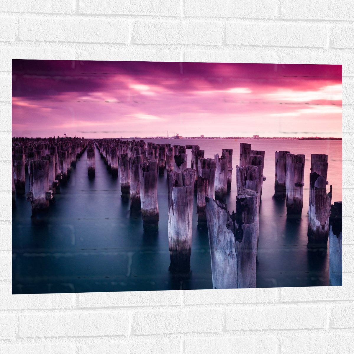 Muursticker - Palen - Water - Hout - Zee - Kleuren - 80x60 cm Foto op Muursticker