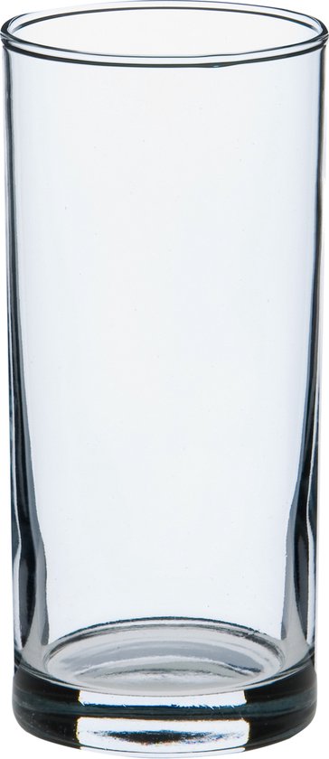 Een enkel doorzichtig, cilindervormig longdrinkglas op een zwarte achtergrond.