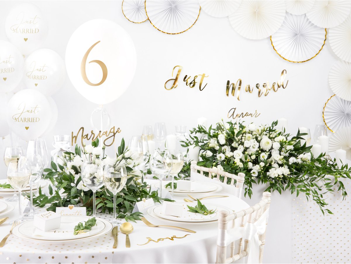 Partydeco tafelkleed/tafellaken rond - wit - 230 cm - polyester - Bruiloft feest tafelkleden