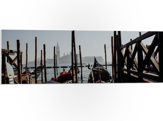 PVC Schuimplaat- Italiaanse Gondels in Haven van Venetië, Italië - 90x30 cm Foto op PVC Schuimplaat