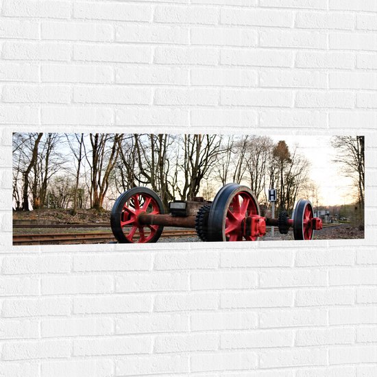 Muursticker - Onderstel van Voertuig met Rode Wielen in Kaal Bos - 120x40 cm Foto op Muursticker