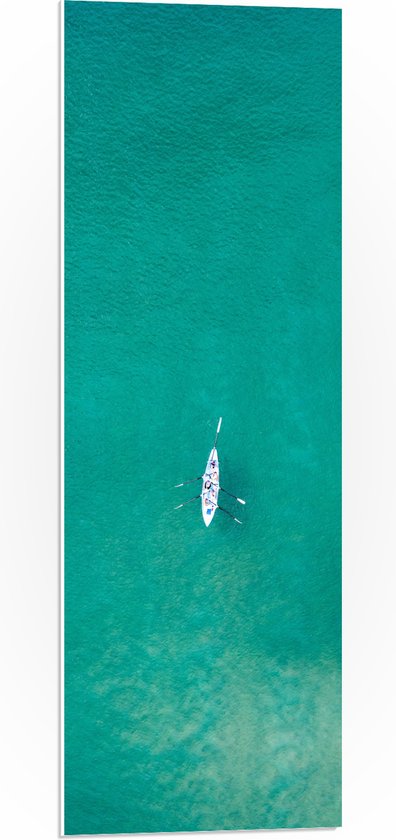 PVC Schuimplaat - Bovenaanzicht van Sporters in Kano op Felblauwe Oceaan - 30x90 cm Foto op PVC Schuimplaat (Met Ophangsysteem)