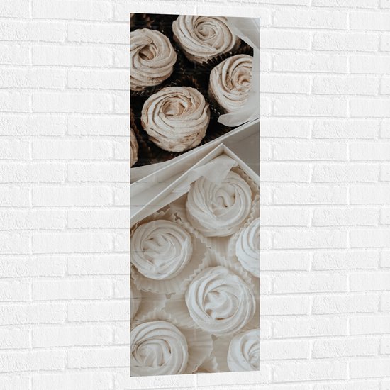 Muursticker - Cupcakes in Doosjes met Witte Botercrème - 40x120 cm Foto op Muursticker