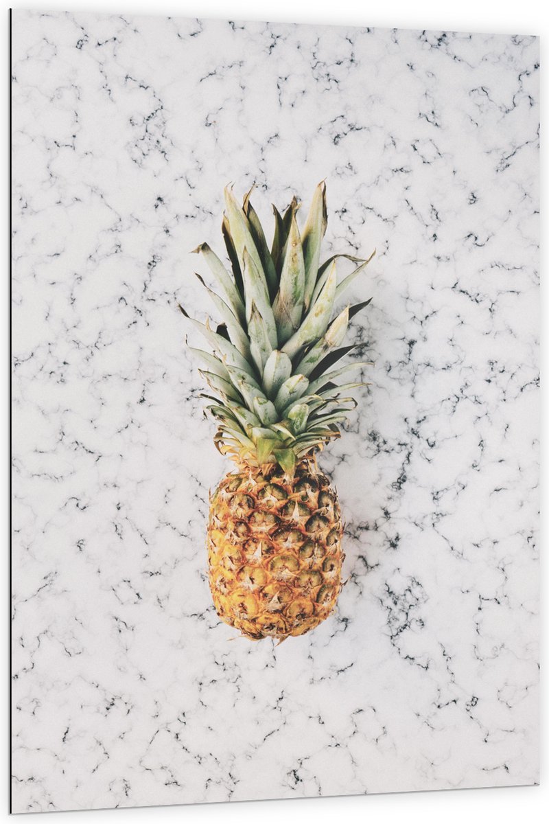 Dibond - Ananas op Marmeren Achtergrond - 100x150 cm Foto op Aluminium (Wanddecoratie van metaal)