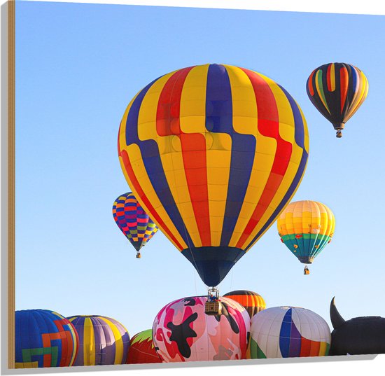 Hout - Zee van Kleurrijke Luchtballonnen - 100x100 cm - 9 mm dik - Foto op Hout (Met Ophangsysteem)