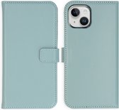 Selencia Hoesje Geschikt voor iPhone 15 Plus Hoesje Met Pasjeshouder - Selencia Echt Lederen Bookcase - lichtblauw