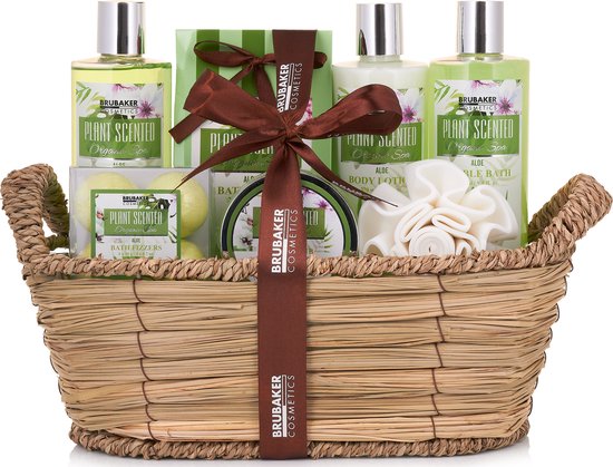 BRUBAKER Cosmetics Bad- en Doucheset Aloe Vera - Cadeautip Vrouw - Cadeau Idee - Kerstcadeau 11-delige Cadeauset in Rieten Mandje - Cadeau
