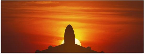 Poster Glanzend – Silhouet van Vliegtuig tegen Feloranje Zon in Roodkleurige Lucht - 60x20 cm Foto op Posterpapier met Glanzende Afwerking