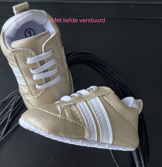 Babyschoen / Sneaker Goud met twee witte strepen 0 - 6 maanden