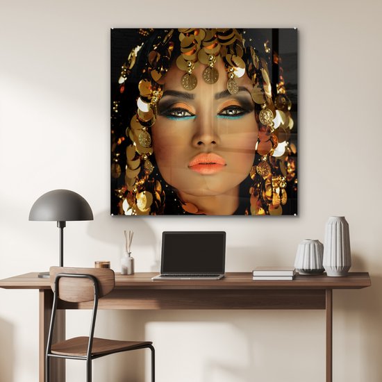 MuchoWow® Glasschilderij 90x90 cm - Schilderij acrylglas - Vrouw - Cleopatra - Goud - Sieraden - Make up - Luxe - Foto op glas - Muurdecoratie woonkamer - Wanddecoratie slaapkamer - Schilderijen