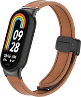 Leer Smartwatch bandje - Geschikt voor Xiaomi Smart Band 8 magnetisch leren bandje - bruin - Strap-it Horlogeband / Polsband / Armband