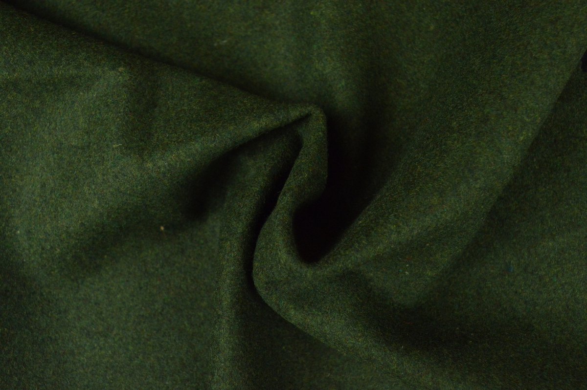 10 meter wol stof op rol - Mosgroen - 78% Polyester / 22% Wol