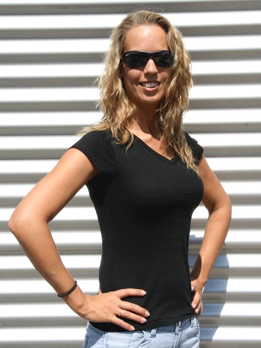 Dames T-shirt V-hals grote maten 100% katoen korte mouwen basic zomer shirt oversized L-5XL in basic kleuren, zwart, L Dames T-shirt V-hals grote maten 100% katoen korte mouwen basic zomer shirt oversized L-5XL in basic kleuren, zwart, L